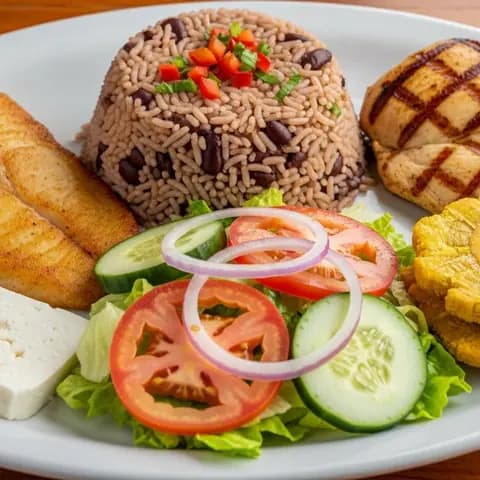 Casado tico de pescado y pollo