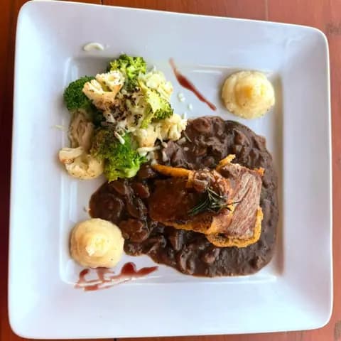 Cerdo en salsa de champiñones