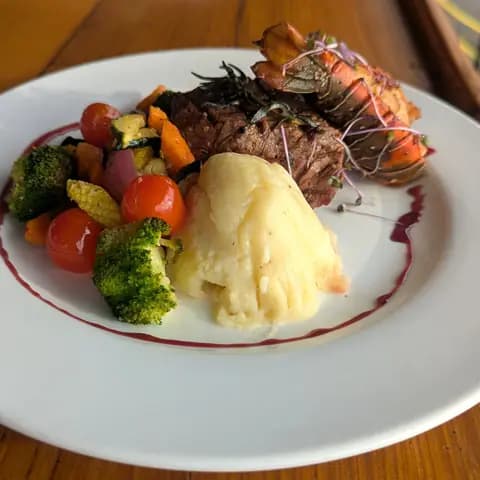 Filete mignon y langosta