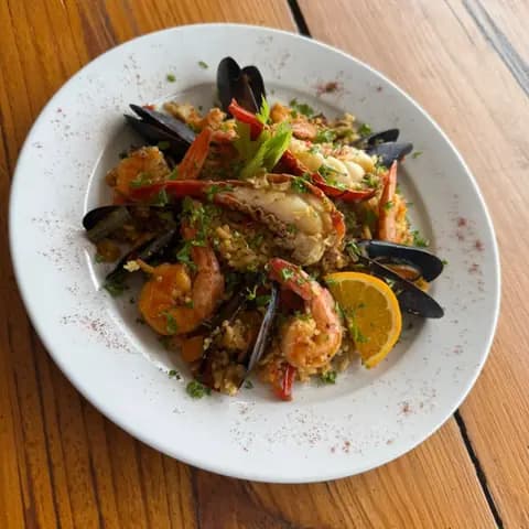Paella de mariscos de lujo