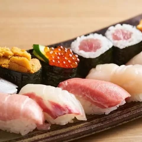 Plato grande de sushi (62 piezas)