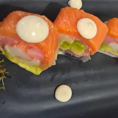 Rollo de arroz con pimientos