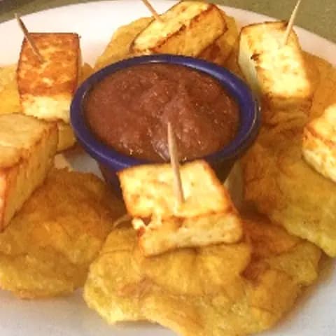 Tostones con queso