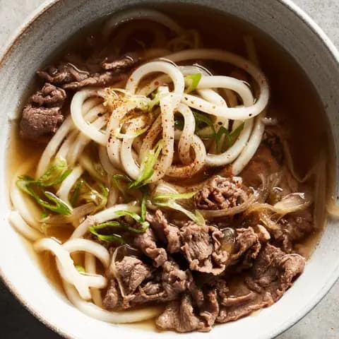 Fideos udon con res