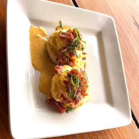 Huevos benedictinos con bacon